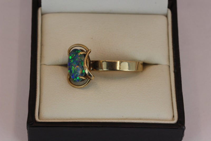 9ct Opal ring Carousel 2