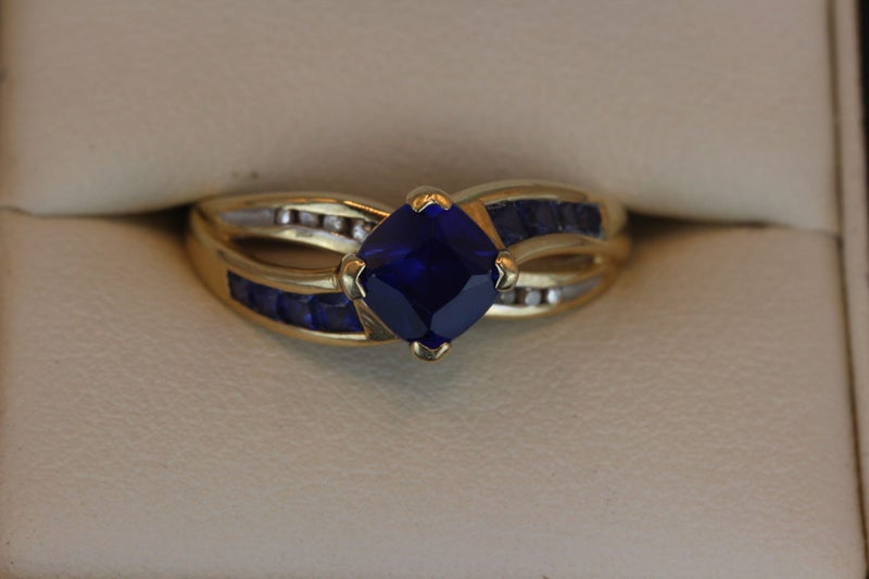 Modern 9ct Sapphire & Diamond ring Carousel 8