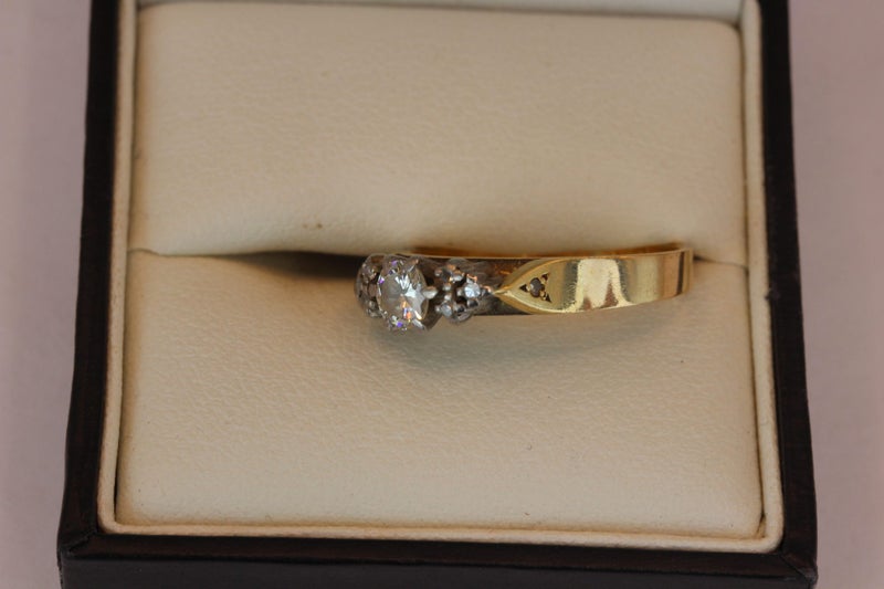 18ct 0.28CT Diamond ring Carousel 2