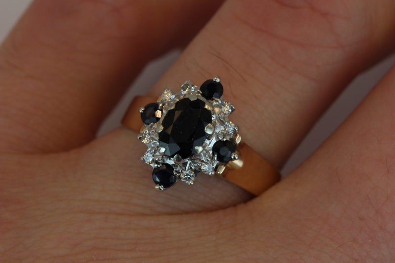 Vintage 9ct Sapphire & Diamond ring Carousel 7