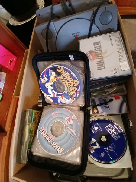 ×2 PlayStation 1 . One is moded and game's Carousel 1