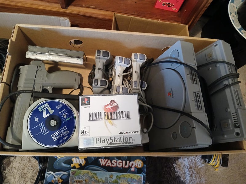 ×2 PlayStation 1 . One is moded and game's Carousel 2