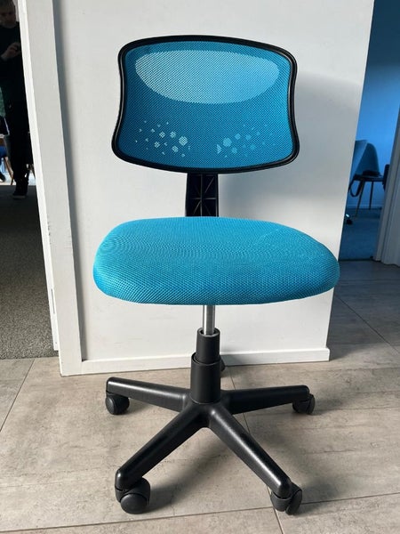 Blue office chair Carousel 1