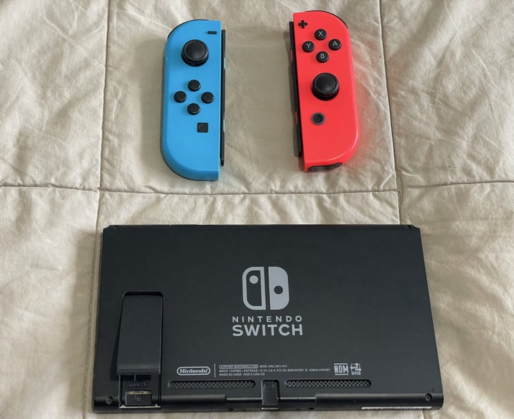 Nintendo Switch Bundle - Console + 4 Joy Cons + Dock - Great Condition63001484131585112