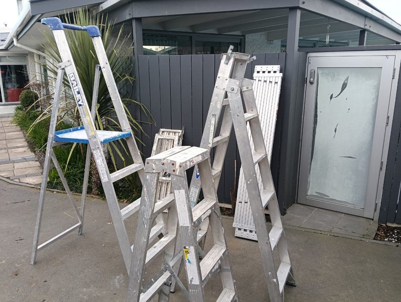 Ladder x 4 and steel plank 2.7m Carousel 1