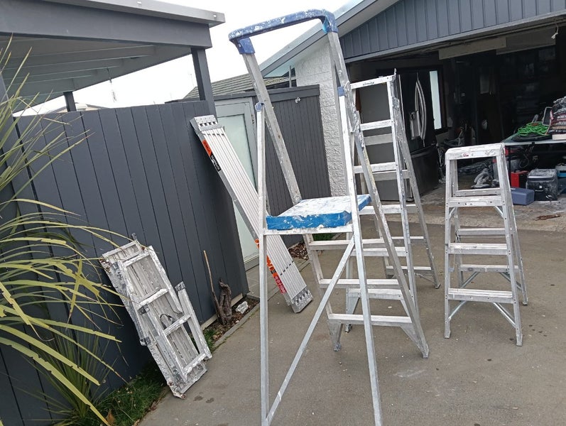 Ladder x 4 and steel plank 2.7m Carousel 2