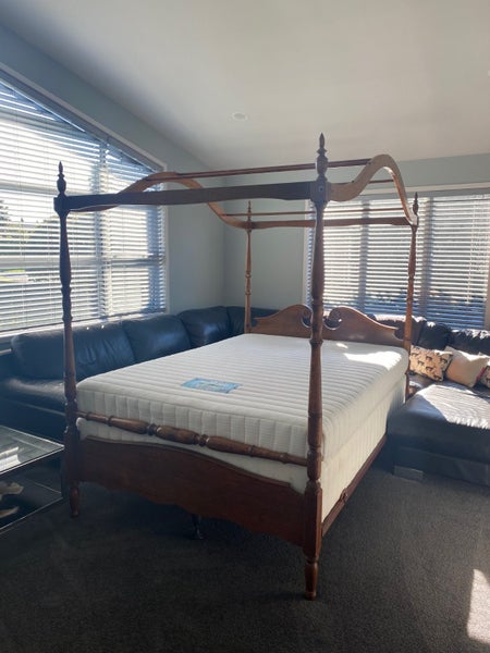 Antique Four Poster Bed - Oak ($1.00 Reserve)62854315650306115