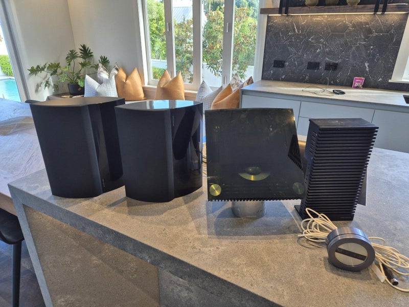 Bang and Olufsen Stereo - Amplifier and Speakers Carousel 1