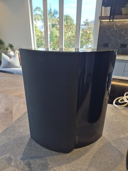 Bang and Olufsen Stereo - Amplifier and Speakers Carousel 2
