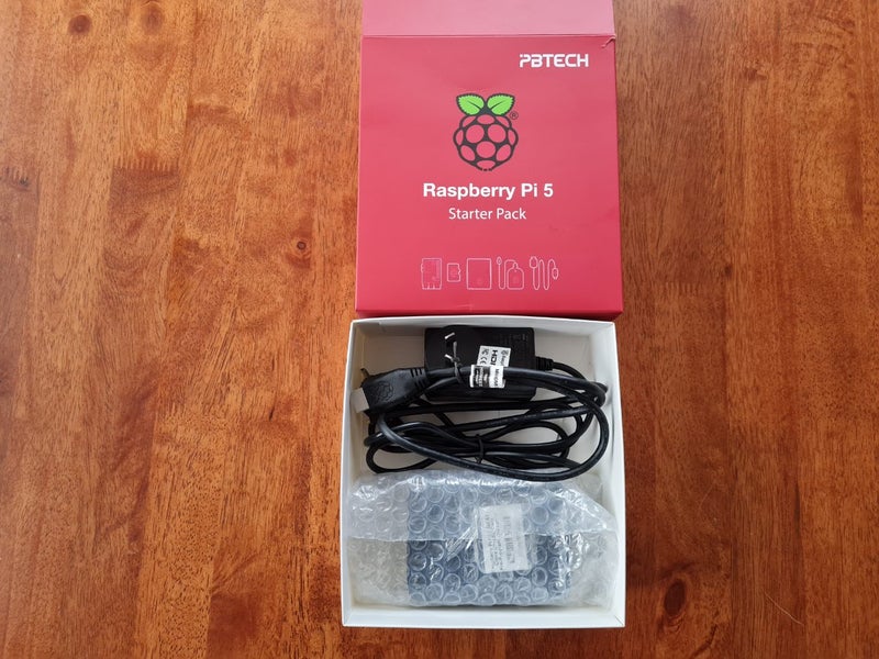 Raspberry Pi 5 8GB Entry Level Starter Kit ( Arcade ) Carousel 1