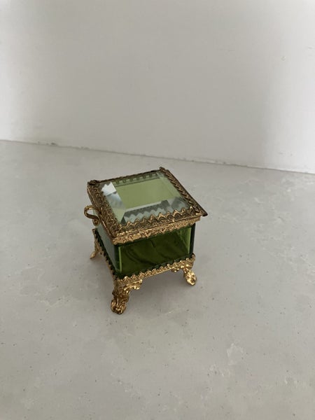 Vintage vitrine ring or trinket box62960722952450114