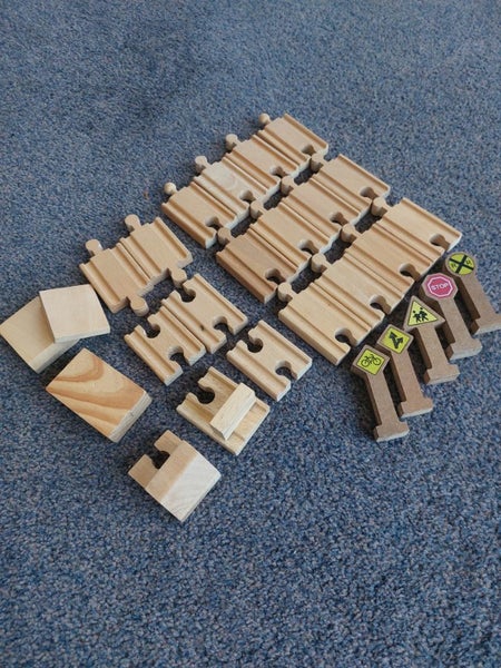 Wooden train set & vehicles.62933725386243114