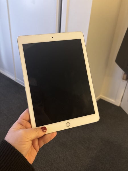 $1 RESERVE! iPad Pro Carousel 1