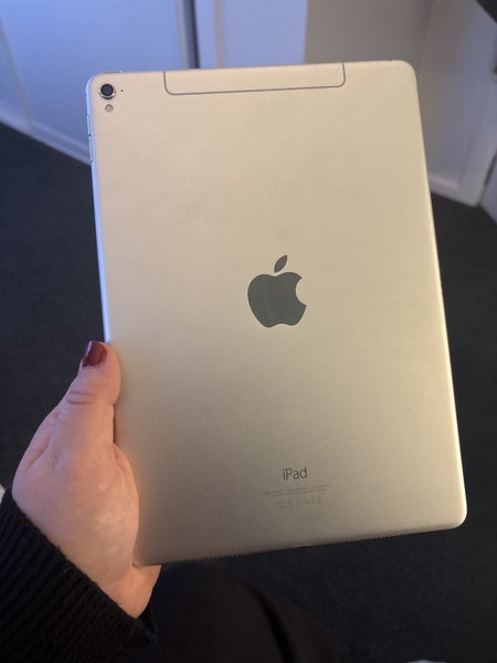 $1 RESERVE! iPad Pro Carousel 2