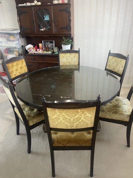 Round Dining Table and Chairs628638521694751115