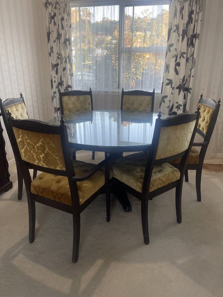 Round Dining Table and Chairs62863852169475111