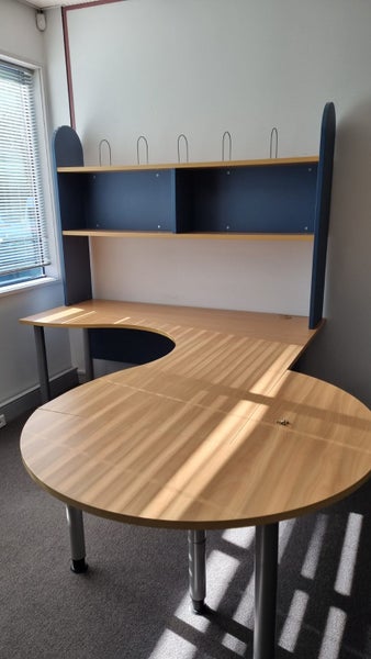 Free Desk with Hutch and meeting table extension Carousel 1