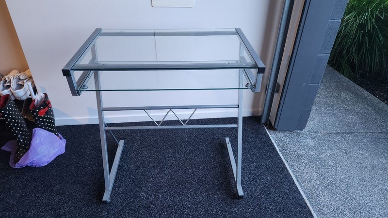 GLASS COMPUTER DESK Carousel 2