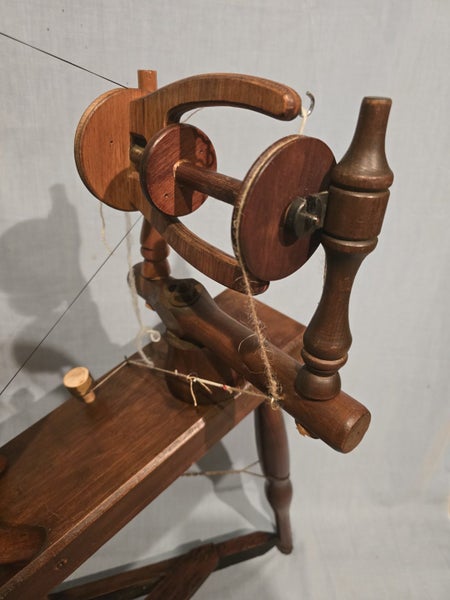 Ashford Saxony 1940's spinning wheel yarn knitting Carousel 11