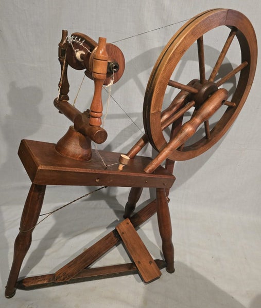 Ashford Saxony 1940's spinning wheel yarn knitting Carousel 1