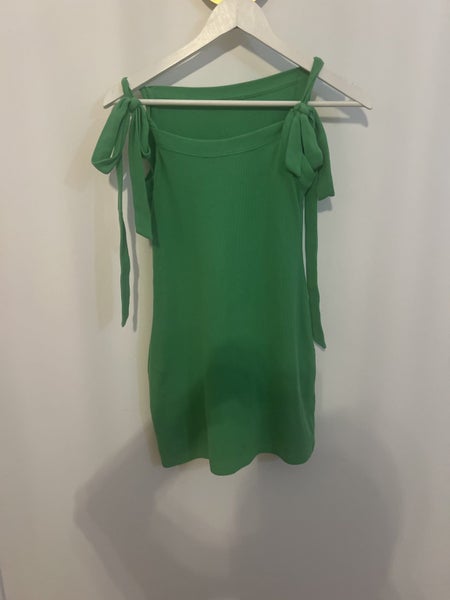 Caitlin Crisp dress s8 Carousel 1