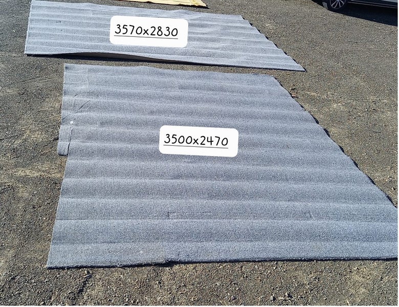 Two x carpet pieces Carousel 3