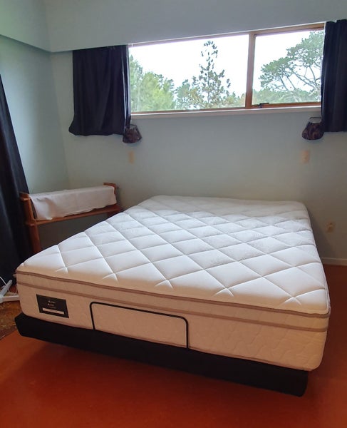 Queen Bed Base & Mattress - Electric & Adjustable62932725440259111