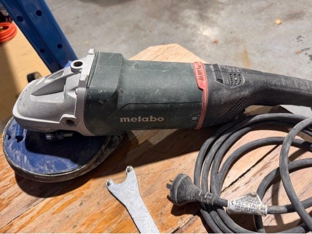 Matabo W 24-230 MVT Angle Grinder & Attachments Carousel 2