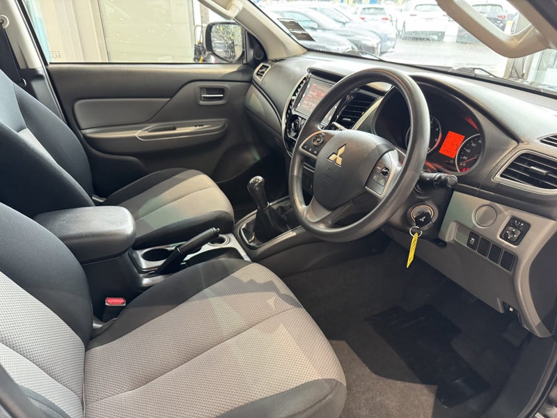 2018 Mitsubishi Triton DC Glxr 6MT 2.462868836341762111