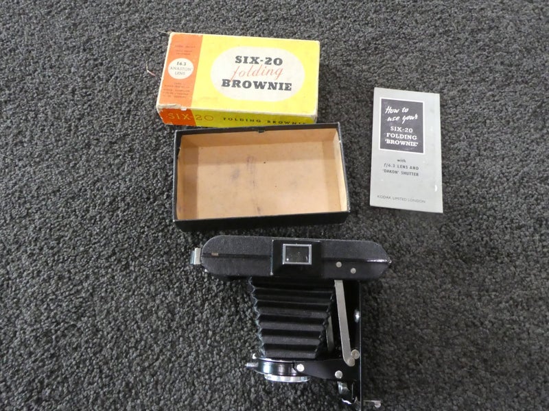 Mint Vintage Camera Six-20 Brownie-$1res Carousel 2