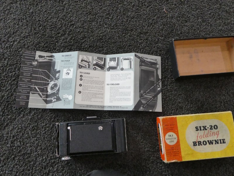 Mint Vintage Camera Six-20 Brownie-$1res Carousel 10