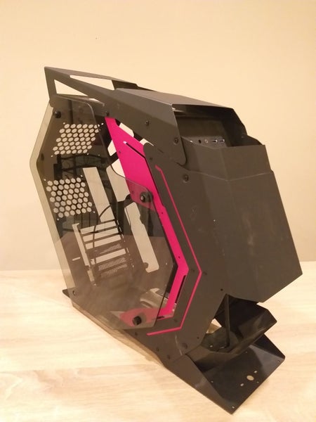 $1 Reserve - Gaming PC case Carousel 1