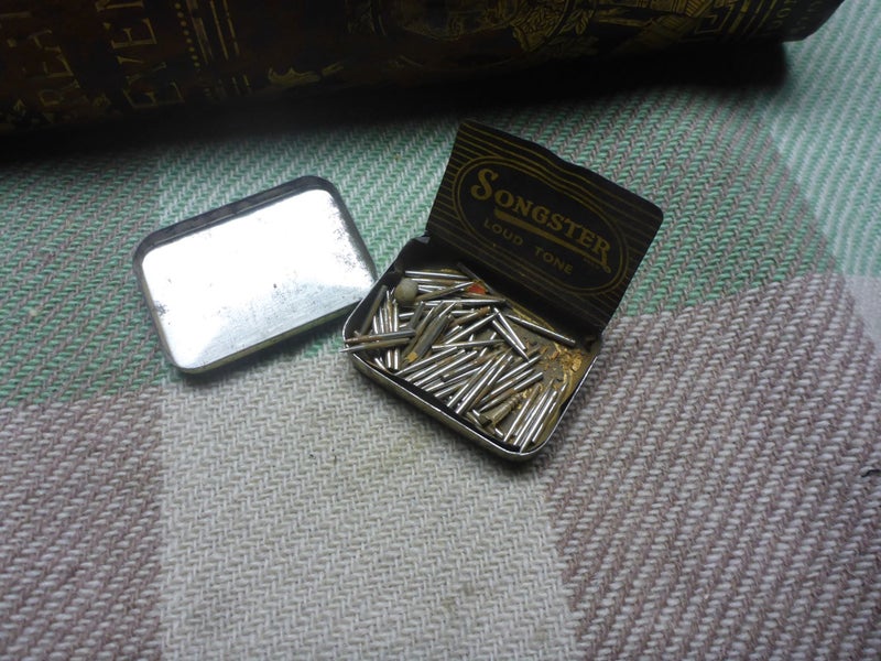 Vintage Gramophone Needles Tin Packet Songster Loud Tone Needles Tin Carousel 6