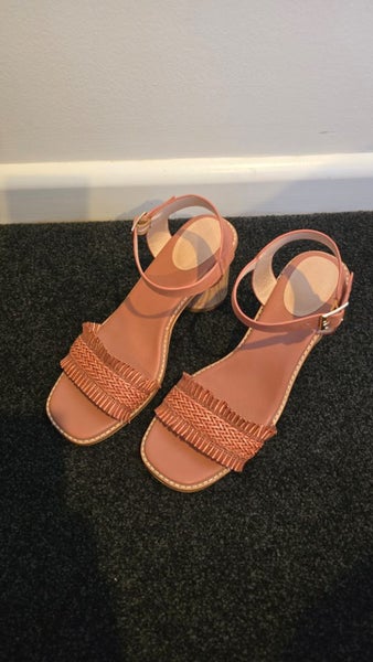 Burgandy Heels Carousel 5