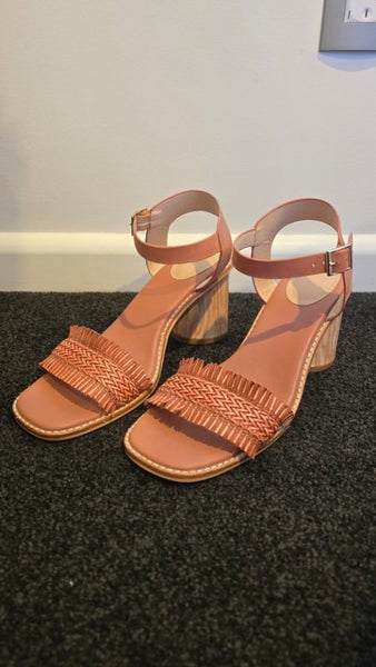 Burgandy Heels Carousel 1