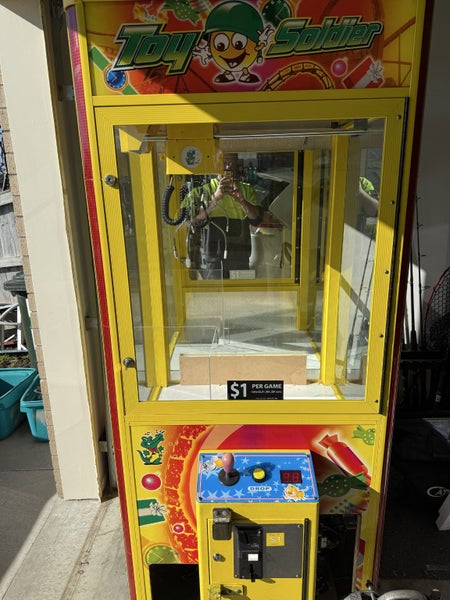 Toy Soldier Claw Machine Carousel 1