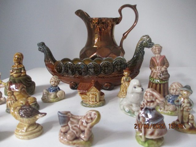 WADE WHIMSEY COLLECTION PLUS WADE JUG AND WADE VIKING SHIP $1 RES Carousel 1