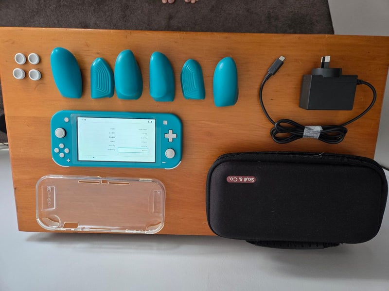 Nintendo Switch Lite with Skull & Co hardcase and cover Carousel 1