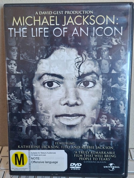 Michael Jackson: The Life of an Icon Carousel 1