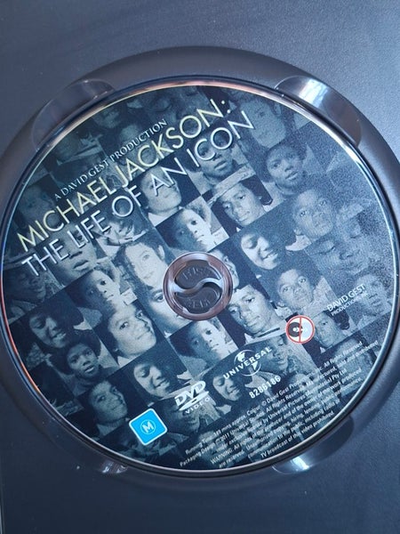 Michael Jackson: The Life of an Icon Carousel 3