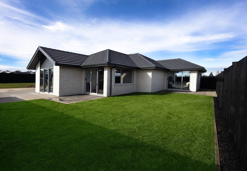 Now Complete! View this Stunning Home!62867858172290111