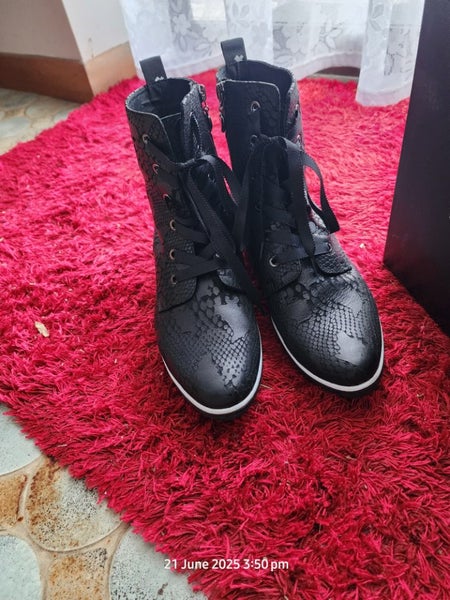 Minx Boots. Carousel 4