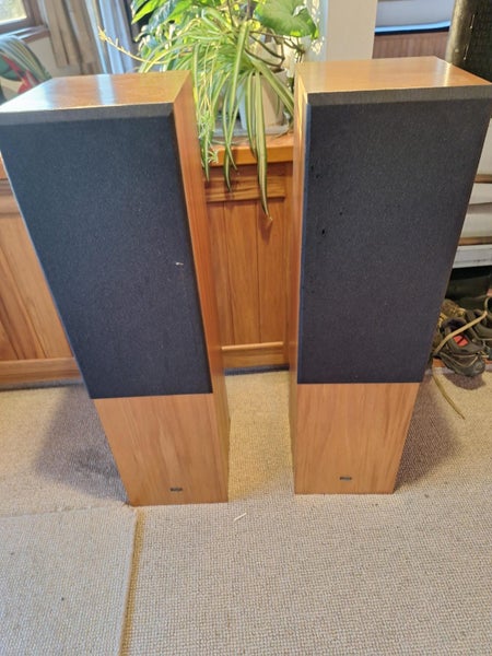 Image 302 Loudspeakers Carousel 2