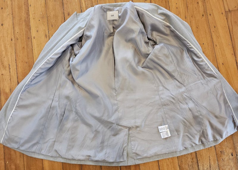 Fabulous CUE 2025 three-piece suit, RRP $1,150!!!!!!62935698742786114