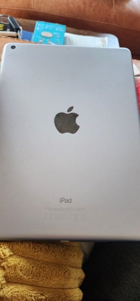Ipad 5th Gen A1822 Carousel 3