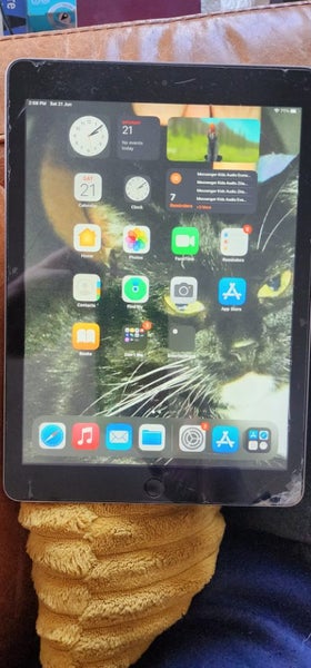Ipad 5th Gen A1822 Carousel 2