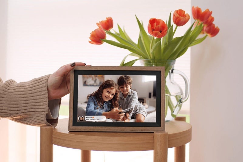 Kogan 15.6" Wi-Fi Digital Photo Frame with Frameo App (Brown), KADPF156DWA Carousel 2
