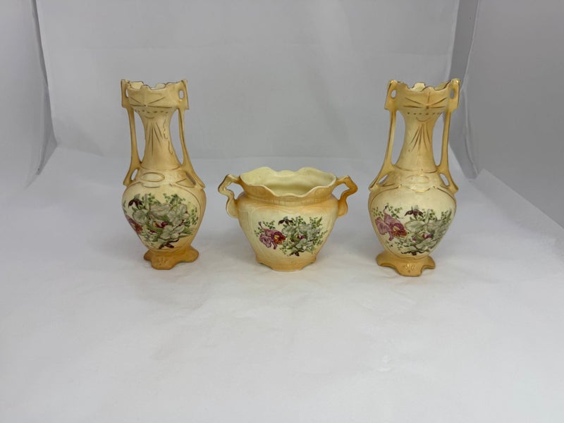 Three Austrian Porcelain items (21185)629538081858591116