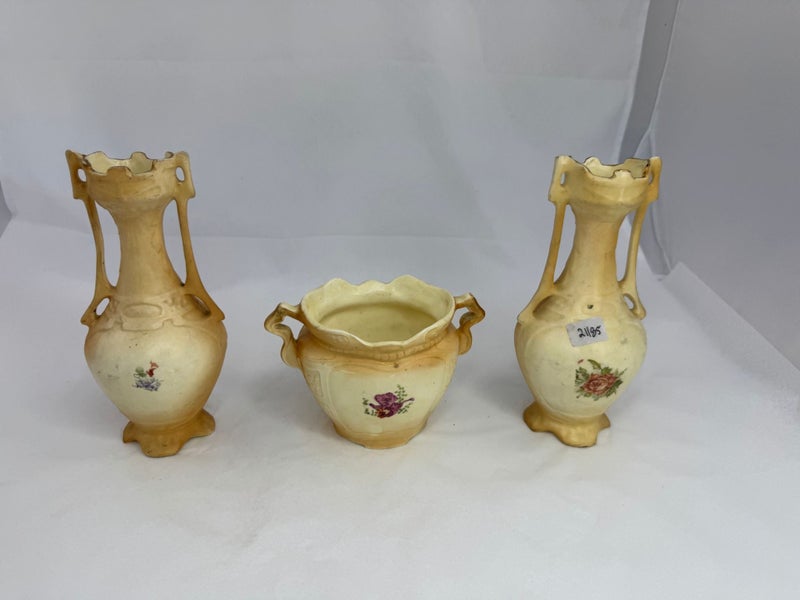 Three Austrian Porcelain items (21185)62953808185859114