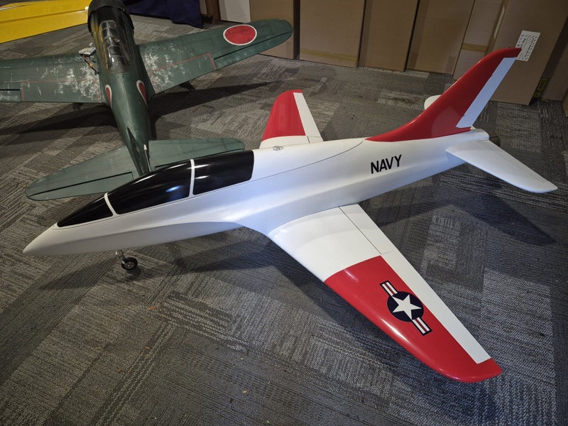 Tomahawk Design Futura 1.9 w/JP ER-150 E/Retracts & JR Servos Carousel 1